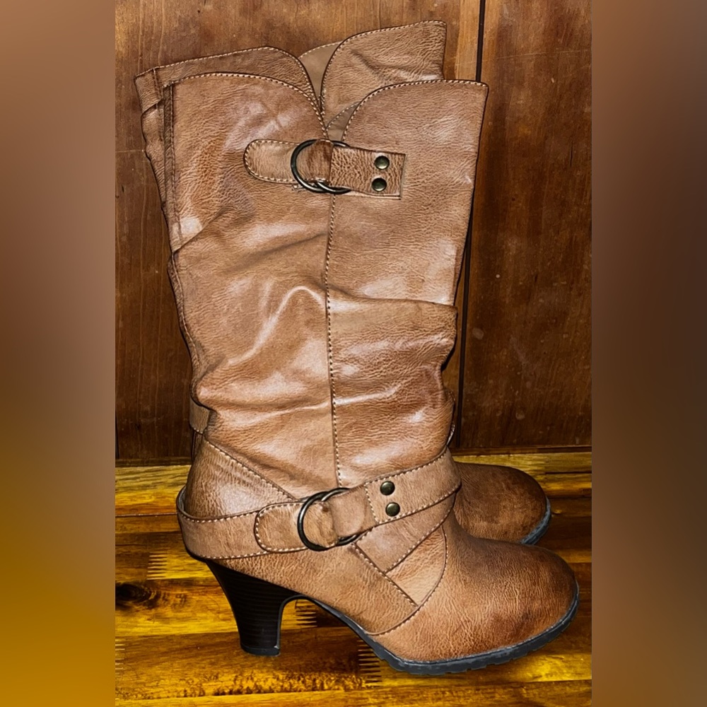 Faux Leather Sz 6 Heeled Boots